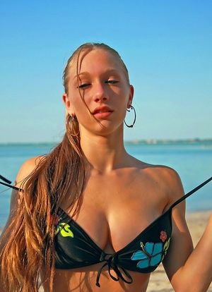 Duchess reccomend teen tits boobs beach