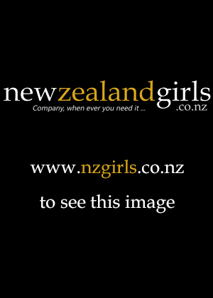 Maori girl sucking cock while phone photo