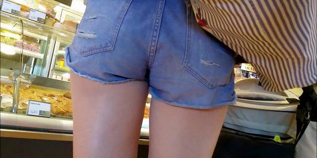 Betta recomended voyeur shorts