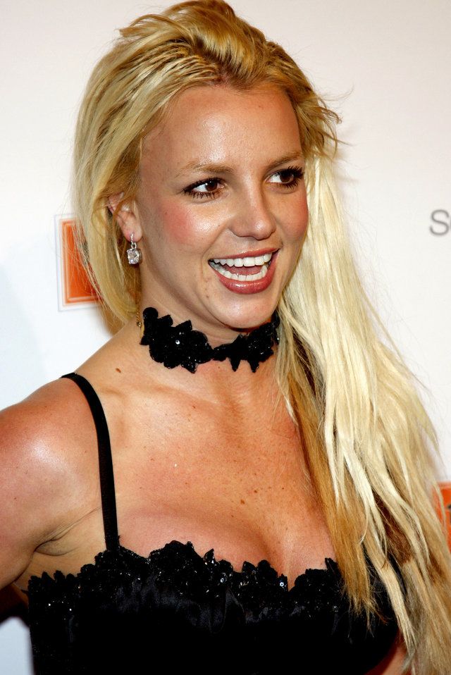 Honey reccomend Britney spears walking around shopping naked