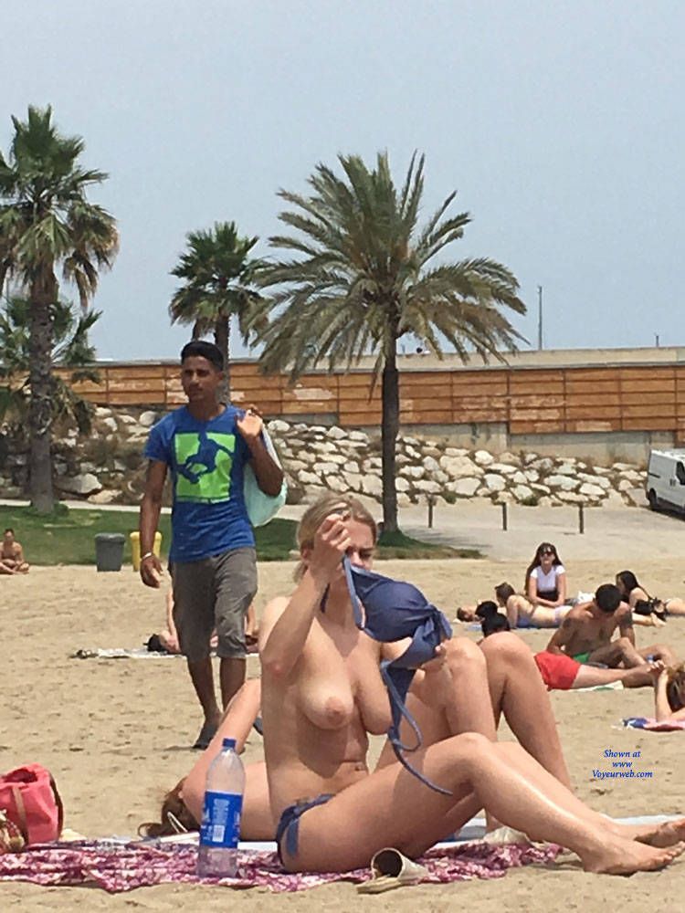 Do women go topless in barcelona