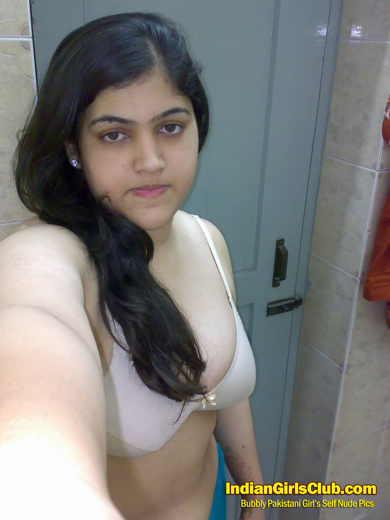 Number S. reccomend Pakistani girls naked in college