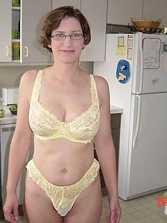 Hog reccomend Naked amatuer curvy women glasses