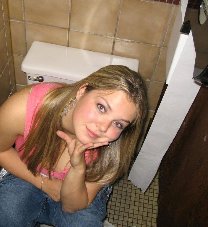 Women caught pissing pictures