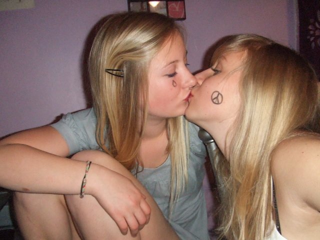 Beamer reccomend teen kissing webcam