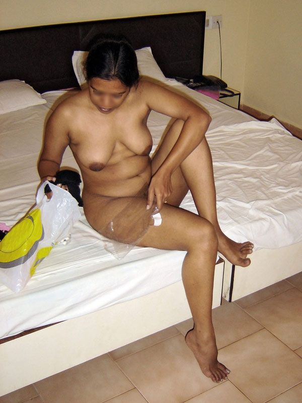 Snap recomended naked hotel Desi in