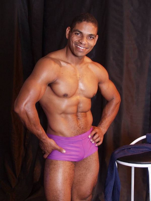 Muscle ebony guy naked