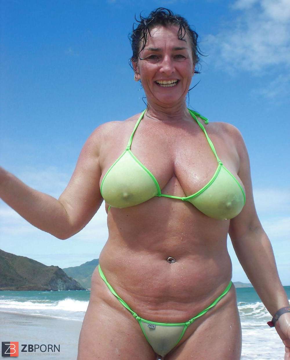 Mature wife bikini picture