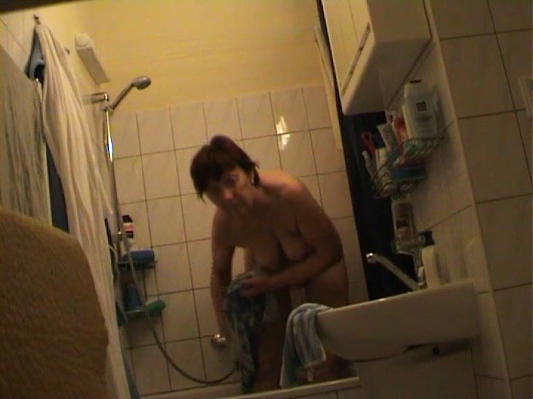The B. reccomend Redhead naked on hidden cam